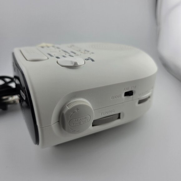 Sony Dream Machine ICF-C318 White Plastic Digital AM/FM Dual Alarm Clock Radio - Picture 4 of 10